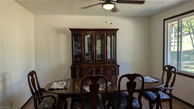 Building Photo - 125 Meadowood Dr