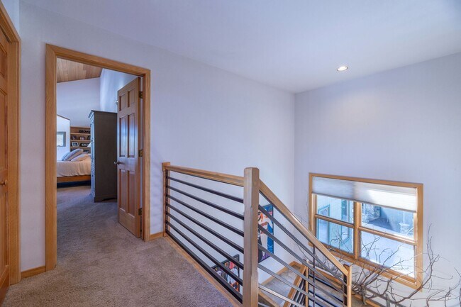 Building Photo - Attached garage! Beautiful views! Heart of...