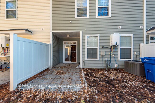 Building Photo - 3 Bedroom 2.5 Bath Townhome in Wescott Pla...