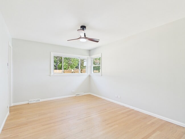Building Photo - 16712 Elm St