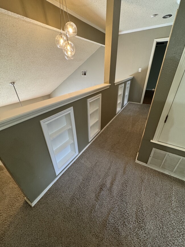 Building Photo - 13815 Stone Hollow
