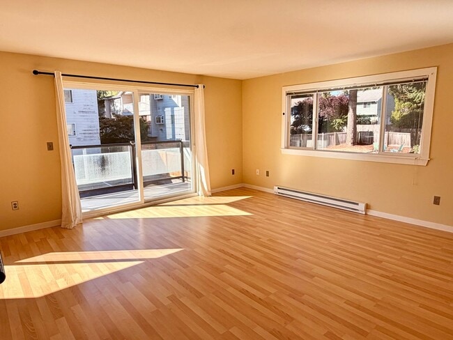 Building Photo - 845 NE 125th St