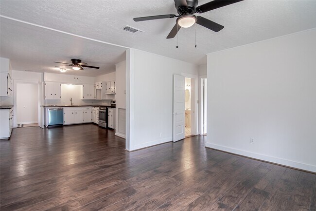 Building Photo - 3141 Old Houston Rd