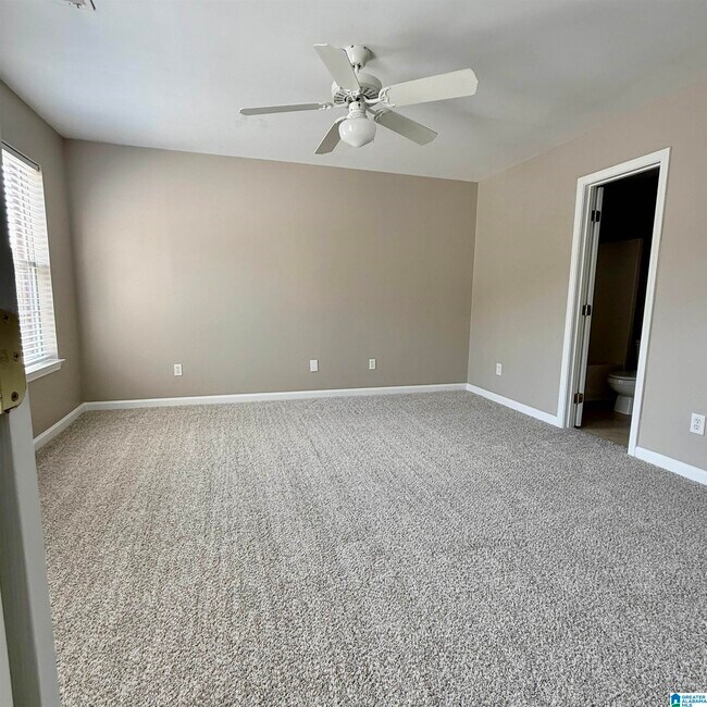 Building Photo - 105 Shine Dr