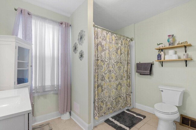 Building Photo - 2992 Tilton St