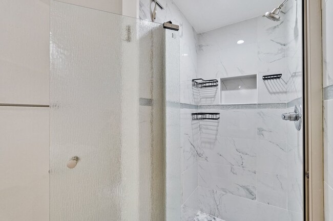 Building Photo - Private ADU with Fenced Yard, Indoor Laundry, and Prime Location