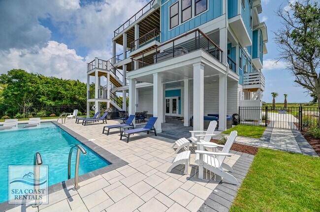 Building Photo - OFF-SEASON MONTHLY RENTAL - IT'S A BIG DILL!!