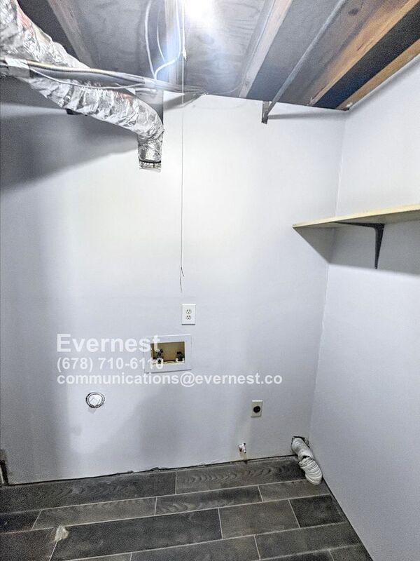 Building Photo - 4060 Day Trail S