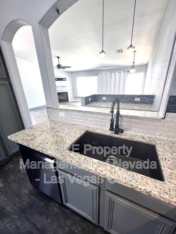 Building Photo - 1401 Healing Waters Ln