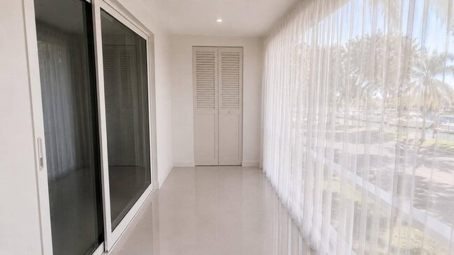 Building Photo - 6249 Bay Club Dr
