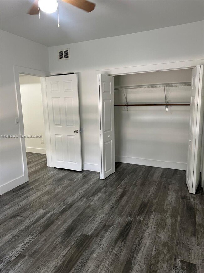 Building Photo - 2500 NE 192 St