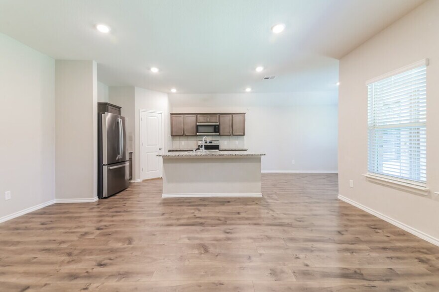 Building Photo - 2618 Saldana Dr