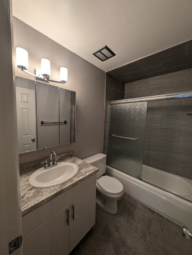 Building Photo - "Charming 2-Bed Condo Retreat in Lakewood ...