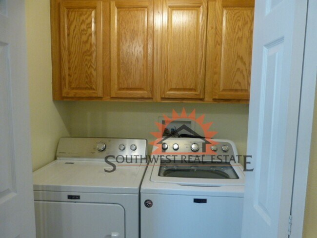 Building Photo - 4624 Sandstone Dr