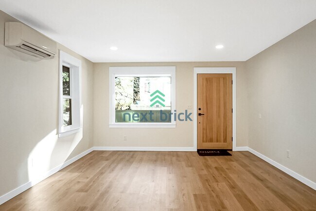 Building Photo - BEAUTIFUL FULLY RENOVATED 2 BED 1 BATH FOR RENT – PRIME WEST SEATTLE LOCATION