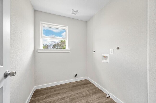 Building Photo - 335 Connecticut St