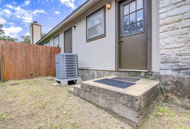 Building Photo - 9624 Sugar Hill Dr