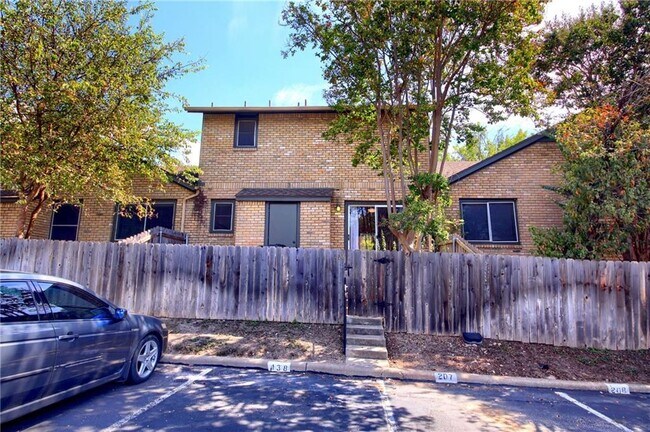 Building Photo - 1015 E Yager Ln