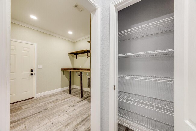 Building Photo - 1148 Sioux Cir