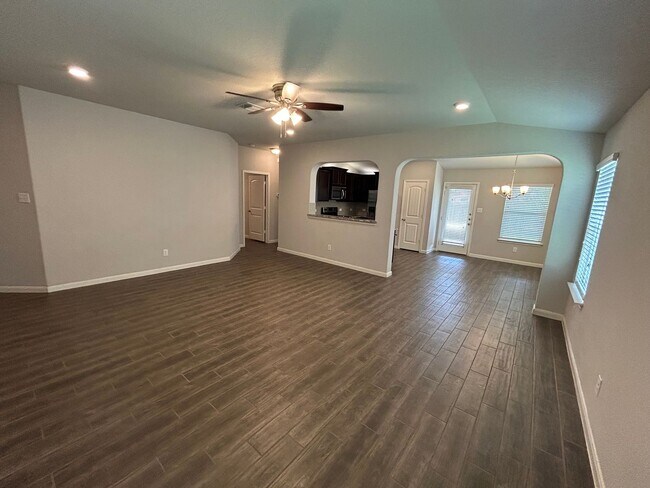 Building Photo - 3/2/2 in Avery Park / Fridge Included  / W...
