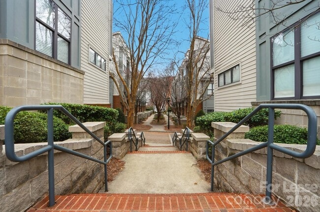 Building Photo - 440 N McDowell St