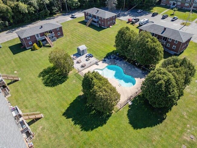 Building Photo - 14 Manor Dr