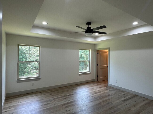 Building Photo - Now Accepting Applications – 4 BED 3 BATH | Summit Pass Subdivision | Waynesville School District
