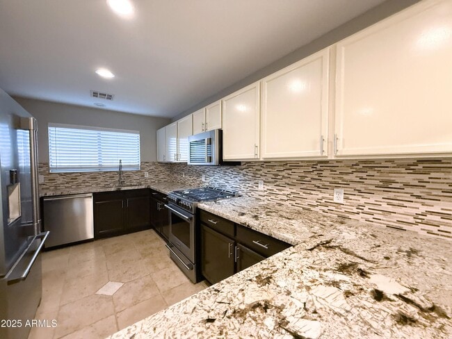 Building Photo - 205 N 74th St