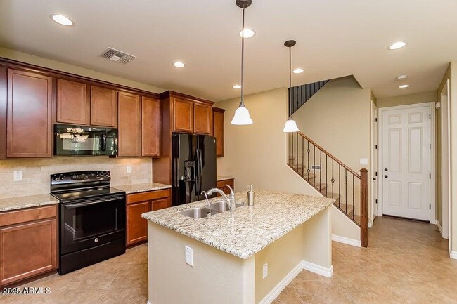 Building Photo - 888 S Annie Ln