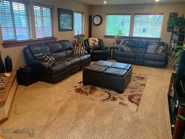 Building Photo - 147 Dogwood Dr