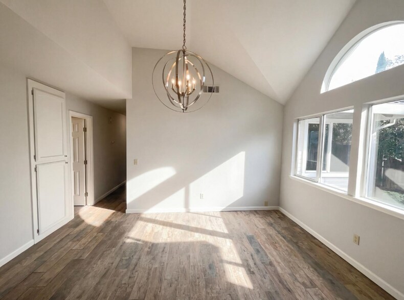 Building Photo - 4744 Ponderay Ln