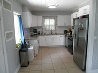 Building Photo - 431 Virginia Dr