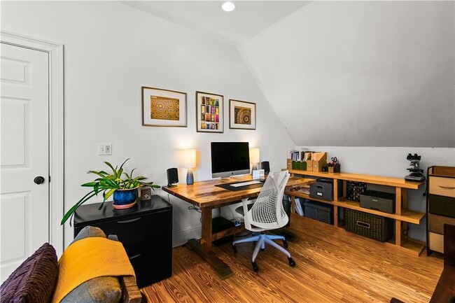 Building Photo - 565 Harold Ave NE