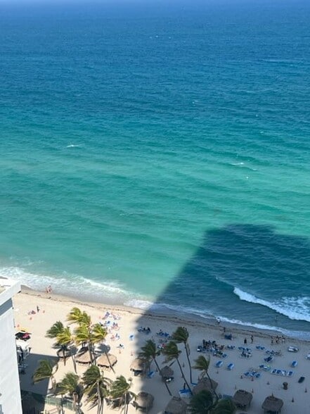 Building Photo - 16699 Collins Ave