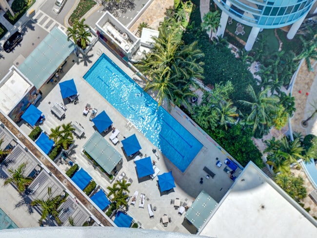 Building Photo - 100 E Las Olas Blvd