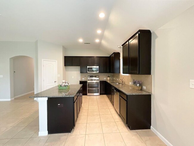 Building Photo - 7018 Baitland Dr