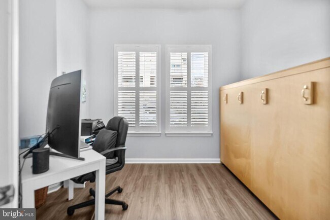 Building Photo - 4951 Brenman Park Dr