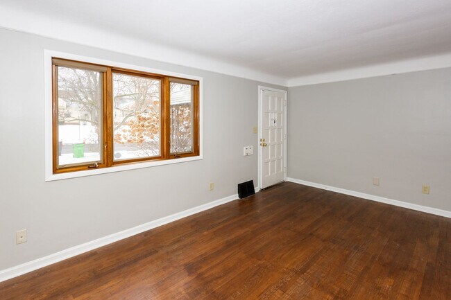 Building Photo - 5048 Claremont Blvd