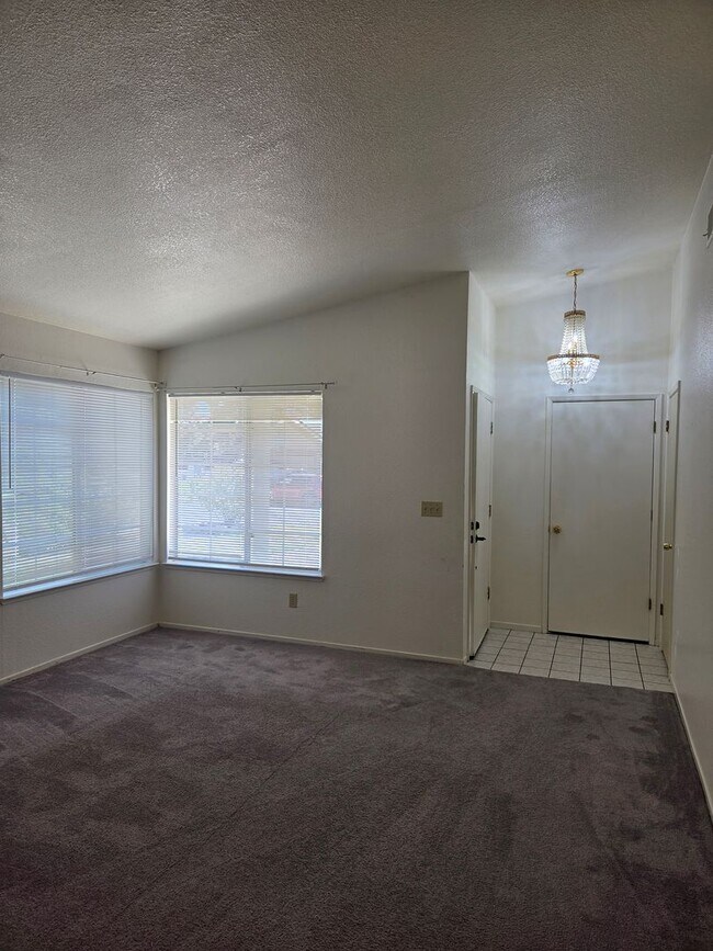 Building Photo - 203 Catalpa Ln