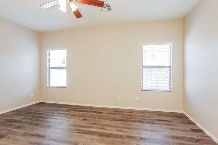Building Photo - 3134 W Cavedale Dr