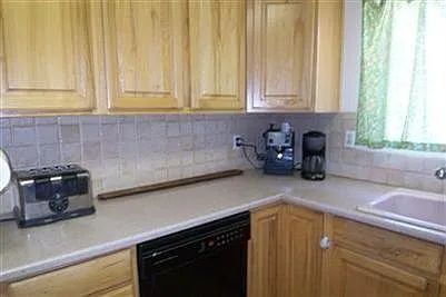 Building Photo - "Welcome Home: Spacious 3-Bedroom Oasis with 2 Full Baths on Dakota St NE!"