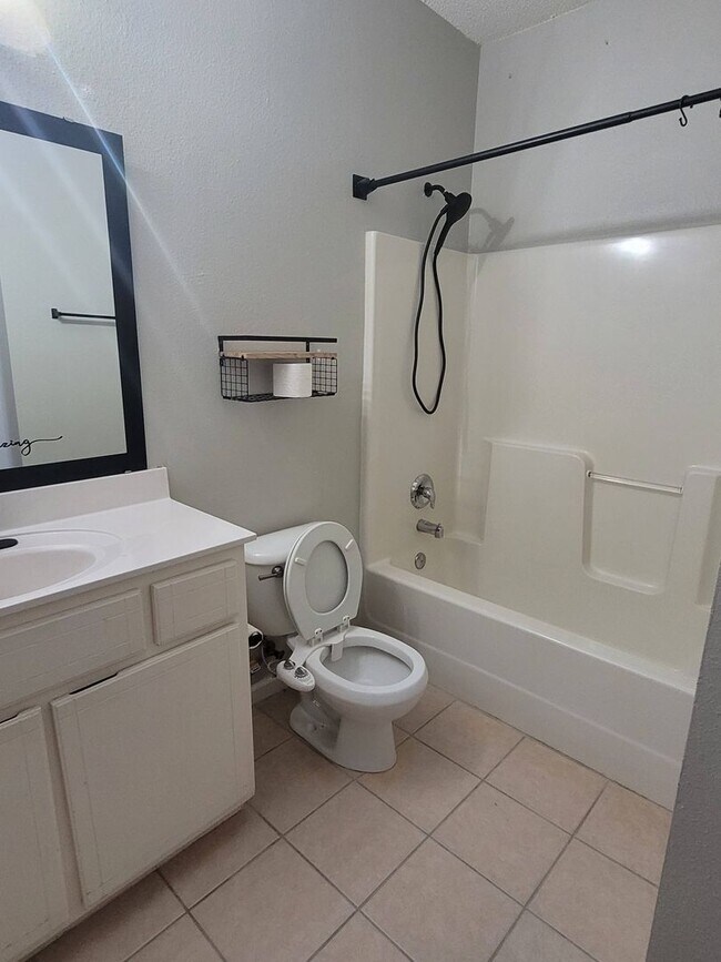 Building Photo - Newly renovated Three Bedroom Townhouse