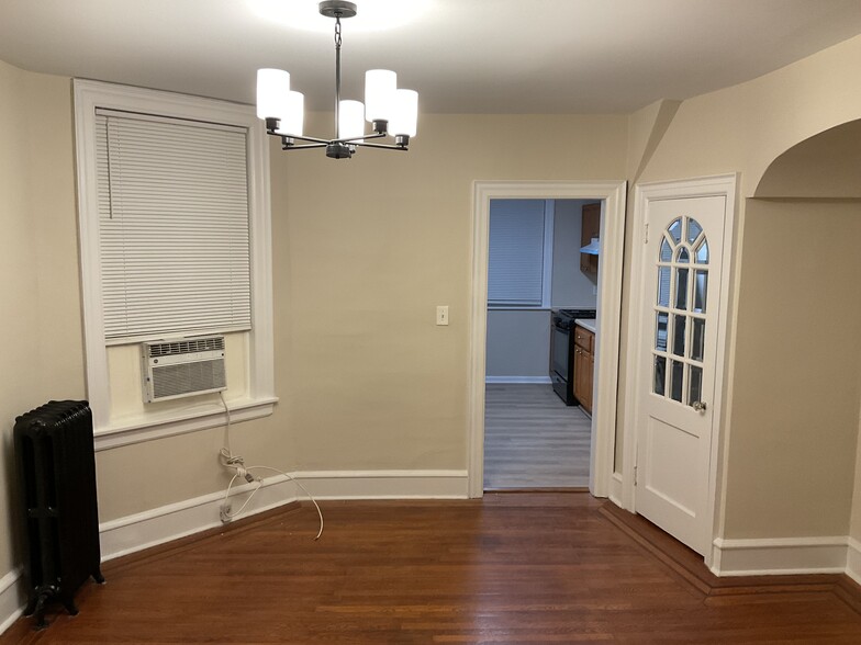 Building Photo - 1542 S 55th St