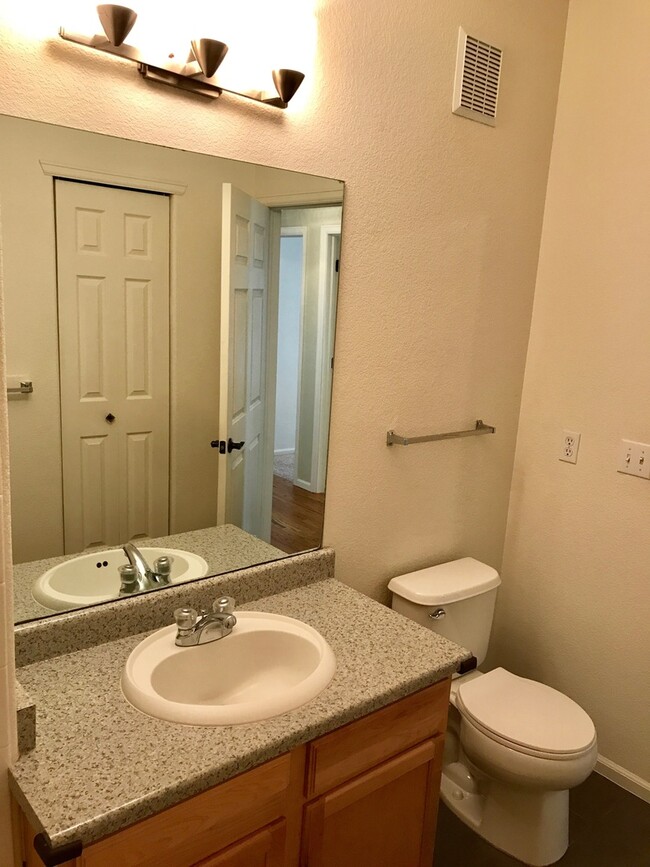 Building Photo - Beautiful and Bright Three Bedroom First F...