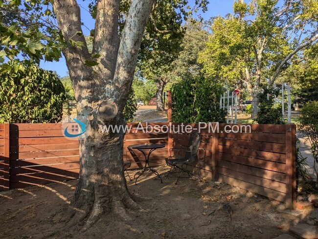 Building Photo - Cozy 1 Bedroom Studio in the Orangevale Ag...