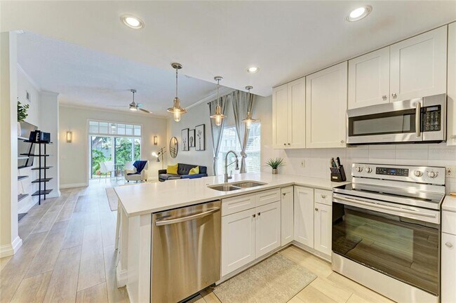 Building Photo - 3605 54th Dr W