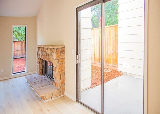 Building Photo - ? Greenbelt Access | Sauna | Updated Interior ?