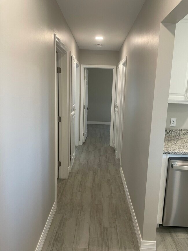 Building Photo - Fully Remodeled Tempe