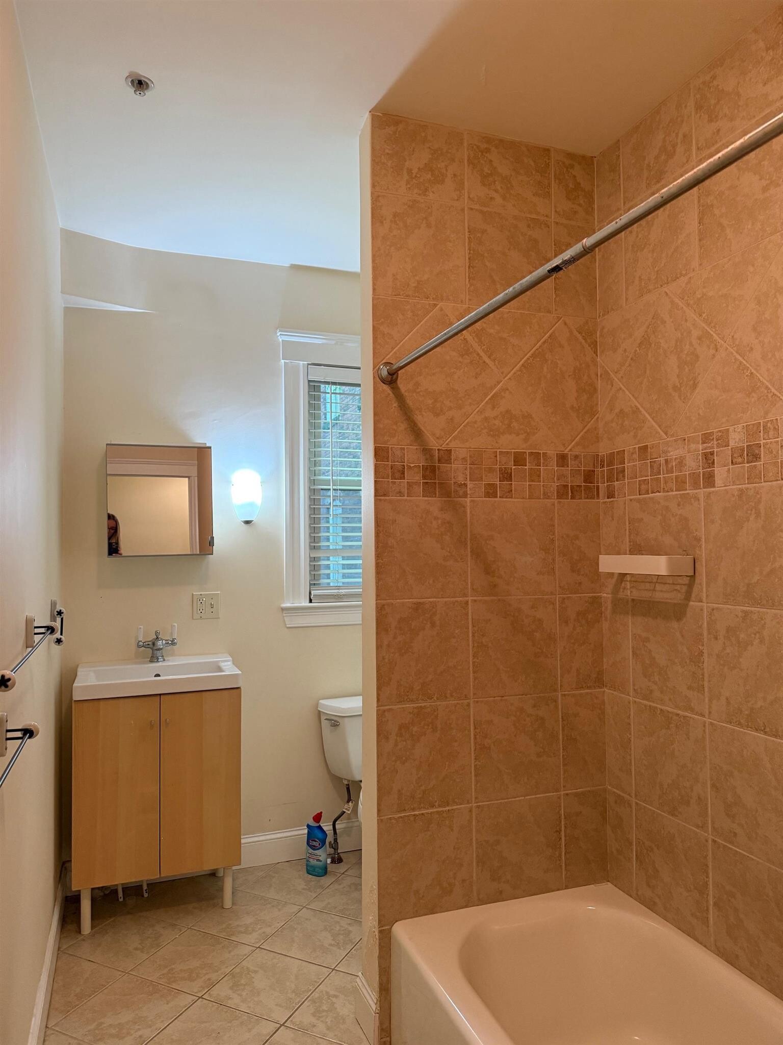 Building Photo - 6 Giles Park