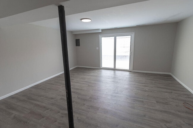 Building Photo - 6108 E St Charles Rd